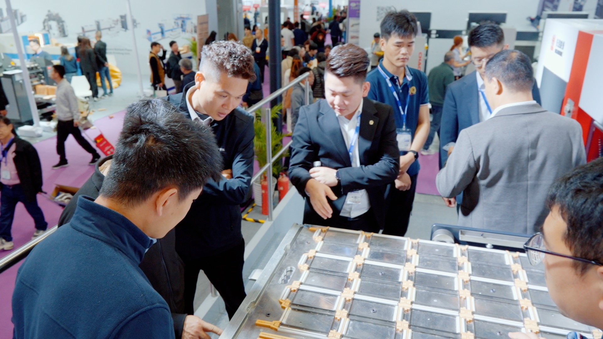 聚焦华南展｜长荣产品+智能化双赋能，有恒新品亮相，展台热度拉满